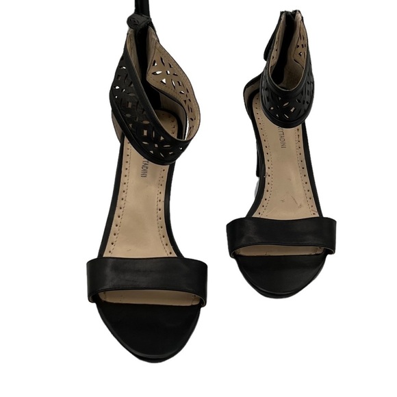 Adrienne Vittadini Black Sereen Perforated Ankle Strap Block Heels Size 7 1/2 - Picture 3 of 9